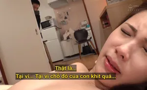 Cô giáo tốt bụng bảo vệ cậu học trò bởi đám đầu gấu