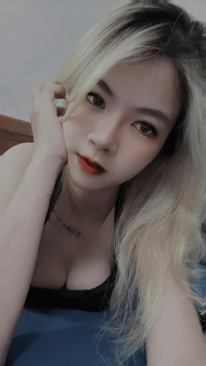 Nhét buồi vào mồm em nữ sinh mới lớn cực múp
